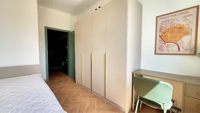 Pokój w dwupokojowym mieszkaniu w wyremontowanej kamienicy przy Alei Waszyngtona obok Ronda Wiatraczna - miniatura 4