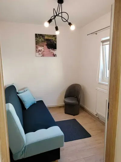 Wynajmę 2 pokojowe mieszkanie z kuchnią i łazienką szeregowy domek - miniatura 4