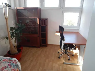 Do wynajęcia pokój dla młodej dziewczyny pracującej /studiującej - miniatura 2