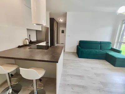 Piękne 3 pok mieszkanie z ogródkiem, garaż, CO, komórka - miniatura 2