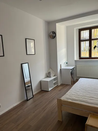 Pokój jednoosobowy Iłłakowiczówny Poznań centrum