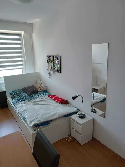 Pokój dla studentki - os. Oświecenia - 1050 PLN całość z opłatami - miniatura 2