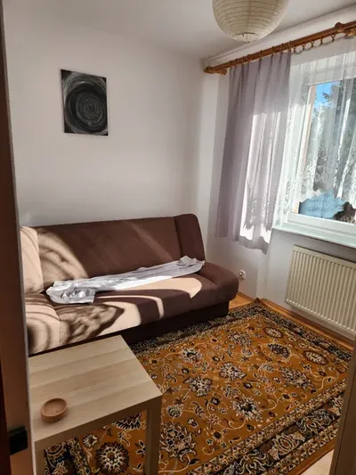 Do wynajęcia pokój w domu bez właścicieli.