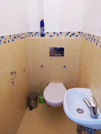 Jednooosobowy pokój do wynajęcia dla studenta lub osoby pracującej. - miniatura 4