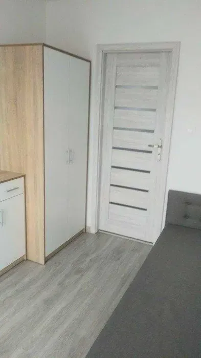 Ładne mieszkanie dla 4 osób, ulica Gajowicka koło SKYTOWER, 4 osobne pokoje, osobna kuchnia, łazienka i korytarz - miniatura 5
