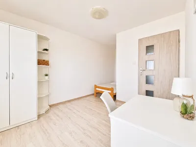 Pokój nr 4 z balkonem przy ul. Piastów 42C - miniatura 3