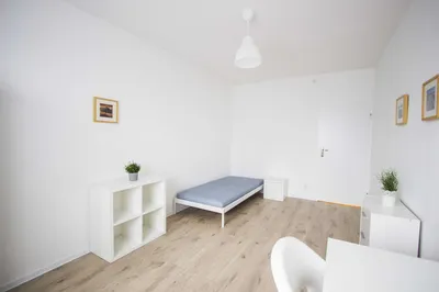 Duży, jasny pokój w jeszcze większym mieszkaniu / WiFi w cenie - miniatura 3