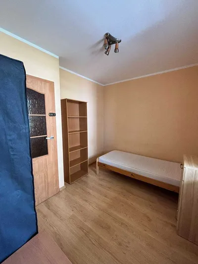 Do wynajęcia pokój jednoosobowy (mały) oraz jednoosobowy (duży) w mieszkaniu 3 pokojowym (69 m2) - miniatura 2