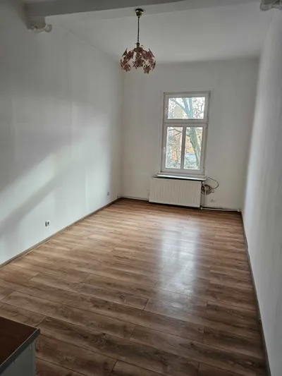 Mała kawalerka 2 piętro ulica Sienkiewicza Brak Kaucji 1600+prąd - miniatura 2