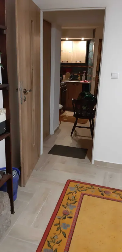 Pokój w oddzielnym mieszkaniu w domu jednorodzinnym - miniatura 4