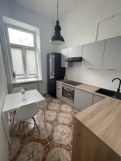 Kawalerka 28 m² , ul. Jagiellońska, metro, po remoncie - miniatura 4