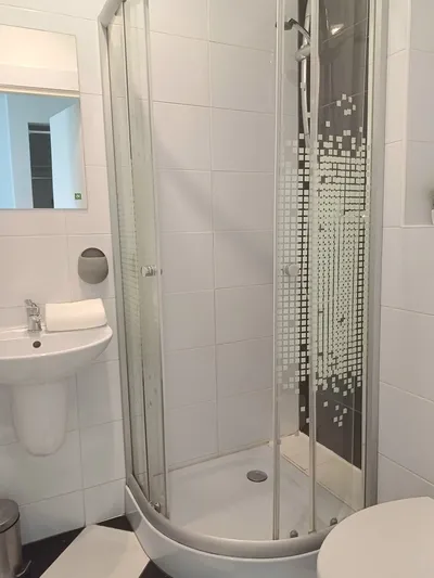 Kawalerka z garderobą do wynajęcia - miniatura 3