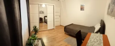 Ładny duży pokój z dużą szafą dla dziewczyny - miniatura 2