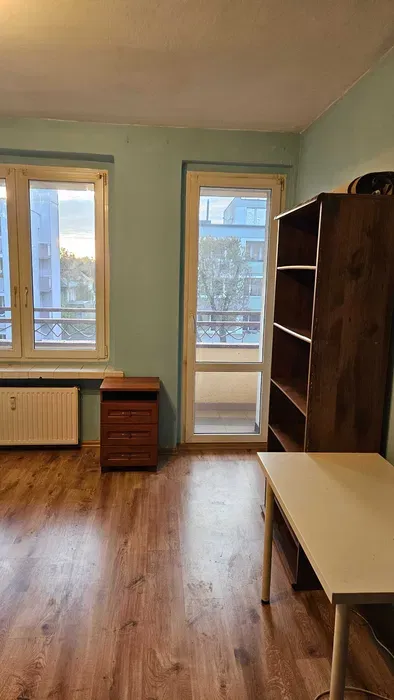 Poznań Ogrody -przy samej petli, duży pokój 17m2 z balkonem, WOLNY OD ZARAZ, jedynka lub dla dwojga - miniatura 3