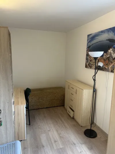 Pokój z balkonem do wynajęcia dla spokojnej osoby - miniatura 4