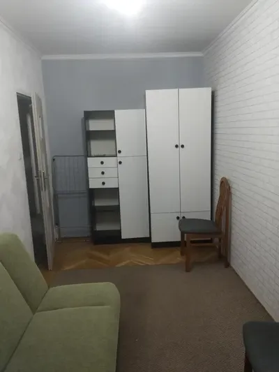 Pokój w mieszkaniu 3 pokojowym - miniatura 2