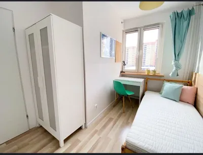 Żołnierska/Janickiego pokój w 4-osobowym damskim mieszkaniu - miniatura 3