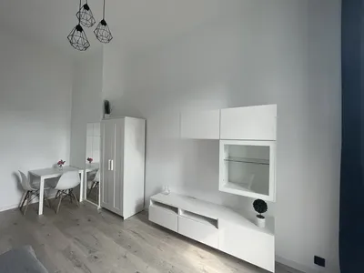 Kawalerka 28 m² , ul. Jagiellońska, metro, po remoncie - miniatura 2