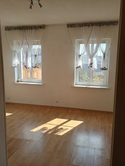 Przestronny samodzielny 2 pokojowy apartament, bezczynszowy - miniatura 3