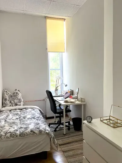 Pokój jednoosobowy w akademiku - 2 minuty od metra Szwedzka - miniatura 2