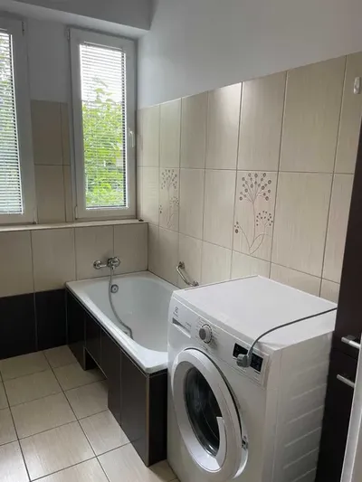 Wynajmę mieszkanie ( dół domu ) 3 pokojowe 65 m2 - osobne wejście - miniatura 4