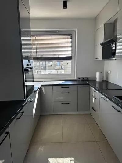 Mieszkanie 3 pokojowe 70m2 w cenie komórka 8 m2 , garaż i zewnętrzne miejsce postojowe - miniatura 4