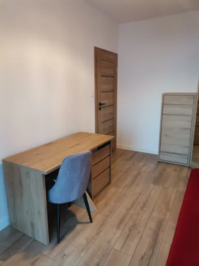 Pokój z balkonem - miniatura 3