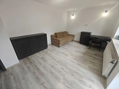 Duży odświeżony pokój z balkonem, nowe meble, dla cichej, niepalącej kobiety, os Dziesiata - miniatura 2