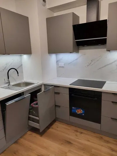 Nowe mieszkanie z miejscem postojowym w garażu i komórką/Nowy Bieżanów - miniatura 2