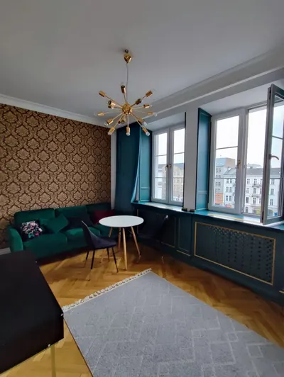 Apartament z duszą przy metrze z widokiem na katedrę - miniatura 2