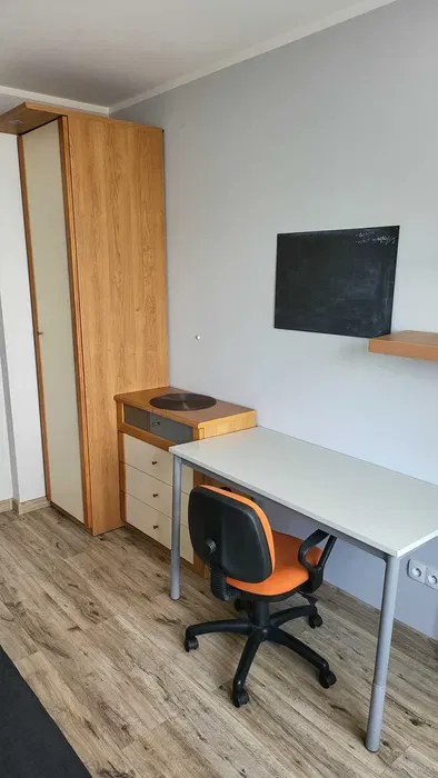 Pokój (11m2) (cena już z mediami i siłownią) Czerwone Maki - miniatura 3