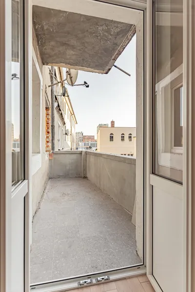 Piękne dwupokojowe mieszkanie 30mkw balkon Śródmieście Centrum kamienica - miniatura 3