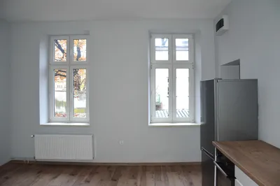 Bez prowizji. Do wynajęcia 2 pokojowe mieszkanie w Centrum Sosnowca z miejscem postojowym na terenie zamkniętym w cenie. - miniatura 2