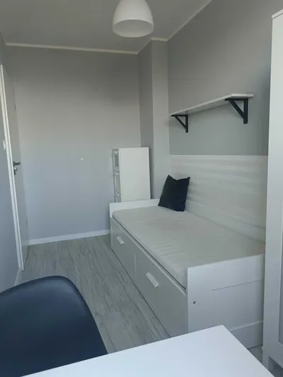 Pokój jednoosobowy dla studenta / studentki (Poznań, Komandoria) - miniatura 2