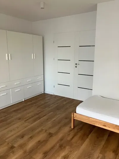 Pokój, 21m2 z dużym balkonem w mieszkaniu 3 osobowym - miniatura 2