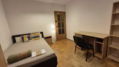 Pokój 1-os 12,3 m2 pl. Zawiszy 1000 zł/mc plus opłaty i media, okna od podwórka, cisza - miniatura 2