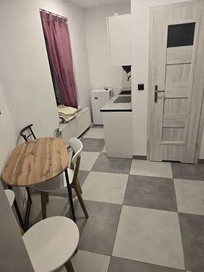 Bezpośrednio komfortowa kawalerka Starówka koło pomnika Kopernika - miniatura 3