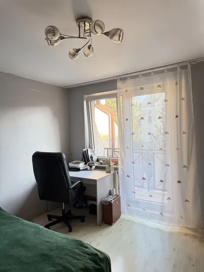 Wynajme pokoj z balkonem w domu z ogrodem - miniatura 4