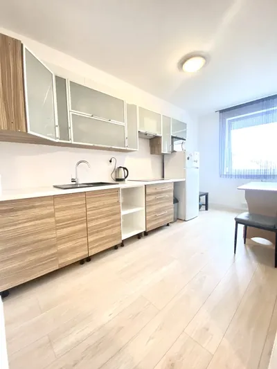 Bardzo duży pokój z balkonem 2 pokojowe mieszkanie od zaraz Ruczaj Czerwone Maki - miniatura 3