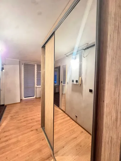 Kawalerka z balkonem. w pełni wyposarzona - miniatura 5