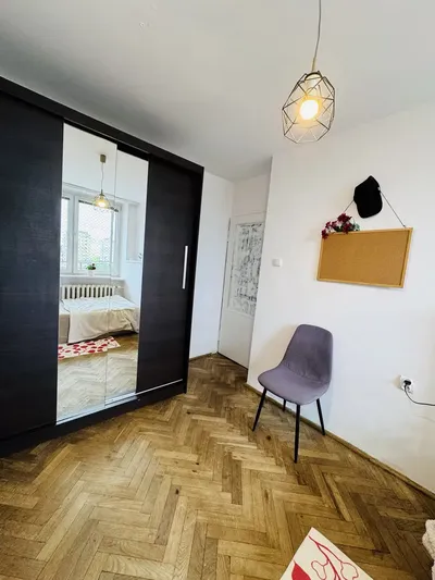 Do wynajęcia pokój w centrun Miasta , metro , Złote Tarasy - miniatura 4