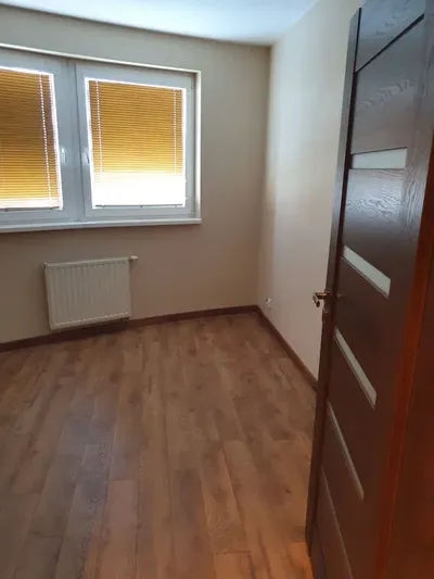 Wynajmę 3 pokojowe mieszkanie z widokiem w świetnej lokalizacji - miniatura 5