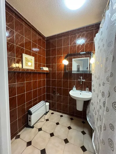 Wynajmę 3 pokojowe mieszkanie o pow. 64m2 Aleja Pokoju w Krakowie na parterze na działalność - miniatura 5