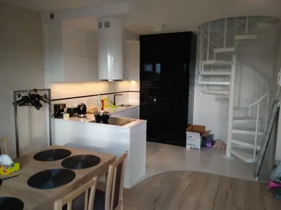 Pokój do wynajęcia - klimatyzacja dwie łazienki duży balkon z widokiem na zalew + kajak - miniatura 3