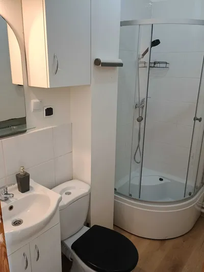 Przestronny samodzielny 2 pokojowy apartament, bezczynszowy - miniatura 4