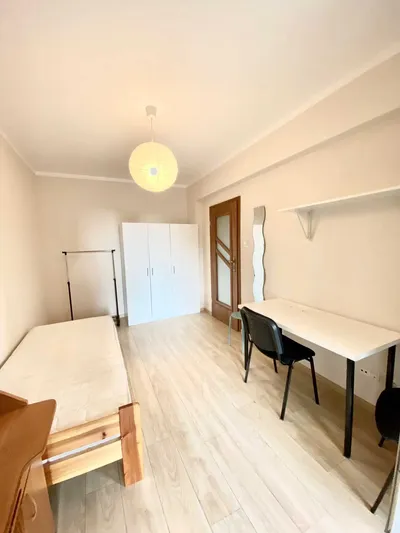 Duży pokój z prywatnym balkonem | Dąbska 18M | TAURON Arena / Wieczysta - miniatura 2
