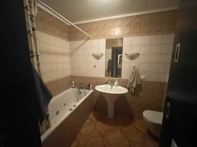 Duży pokój do wynajęcia na 22. piętrze z widokiem na miasto | Metro Rondo Daszyńskiego - miniatura 5