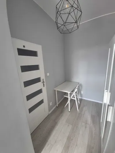 Pokój w czteroosobowym mieszkaniu, Wilda Poznań - miniatura 3