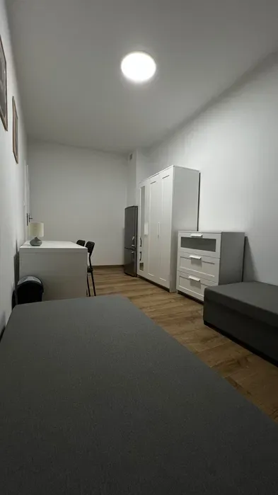 Pokój jedno lub dwuosobowy do wynajęcia dla kobiet od 1 maja - miniatura 2
