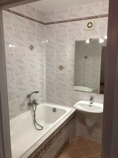 Wynajmę Gocław 51m2, dwupokojowe; 2 pokoje, oddzielna kuchnia, po remoncie. - miniatura 4